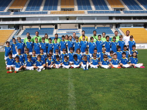 Los participantes en el IV Campus de Fútbol UCA visitan el Estadio Ramón de Carranza.